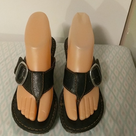 Born Shoes - Born leather sandals with buckle sz 6